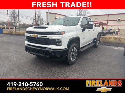 Used 2024 Chevrolet Silverado 2500 Custom w/ Custom Value Package image 1