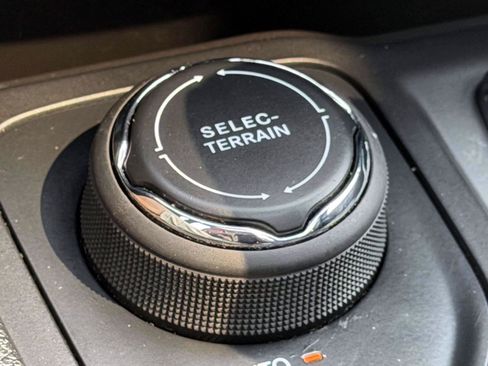 Used 2019 Jeep Cherokee Limited AWD/4WD image 33