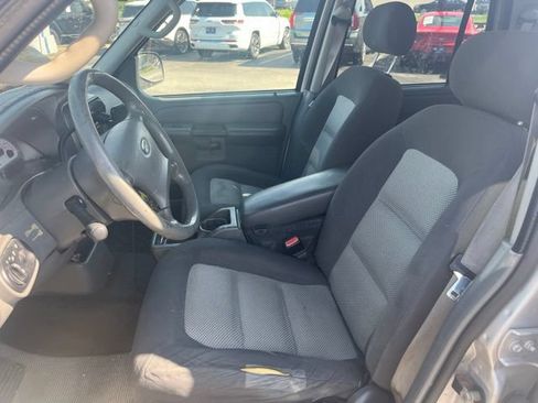Used 2005 Ford Explorer Sport Trac XLT AWD/4WD image 9