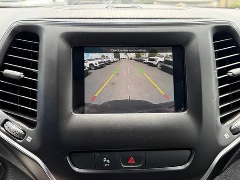 Used 2020 Jeep Cherokee Latitude FWD image 23