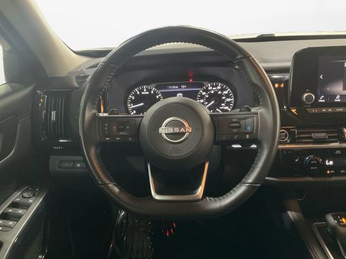 Used 2024 Nissan Pathfinder SV AWD/4WD image 12