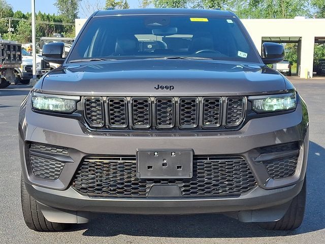 Used 2022 Jeep Grand Cherokee Altitude AWD/4WD image 5