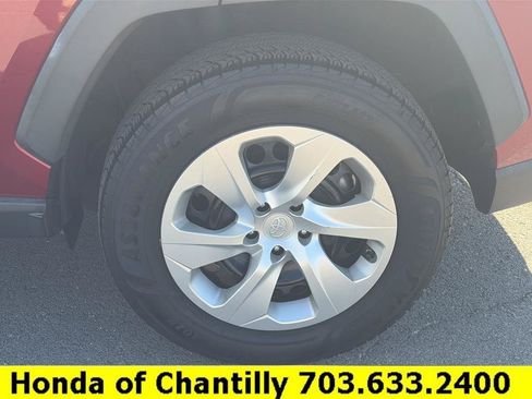 Used 2021 Toyota RAV4 LE AWD/4WD image 60