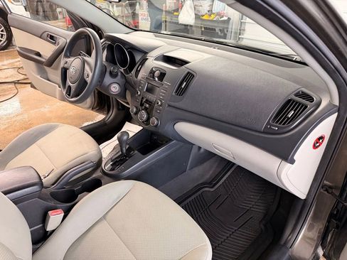 Used 2010 Kia Forte EX image 26