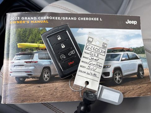 Used 2023 Jeep Grand Cherokee L Overland AWD/4WD image 37