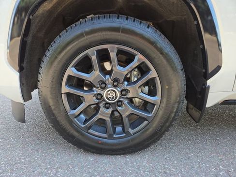Used 2024 Toyota Sequoia Platinum AWD/4WD image 7