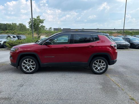 Used 2025 Jeep Compass Limited AWD/4WD image 3