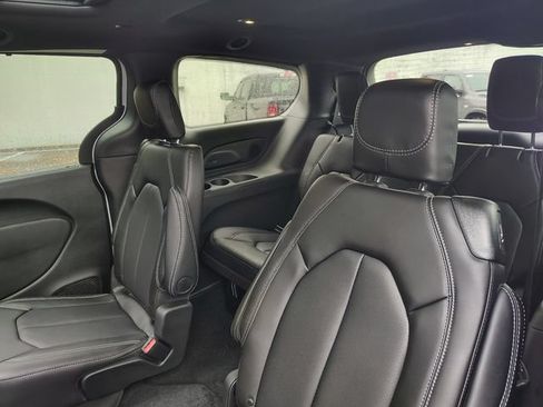 New 2026 Chrysler Pacifica Select AWD/4WD image 29