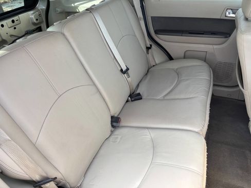 Used 2010 Mercury Mariner 4WD image 11