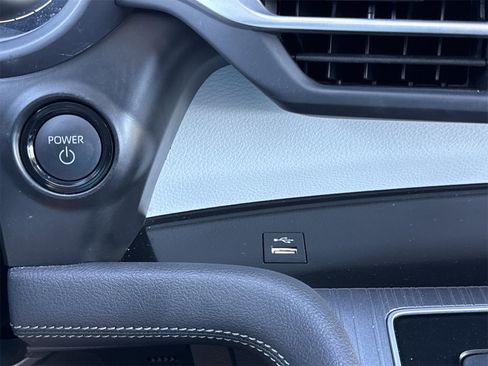 Used 2025 Toyota Sienna LE image 28