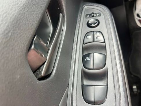 Used 2020 Nissan Versa S image 22