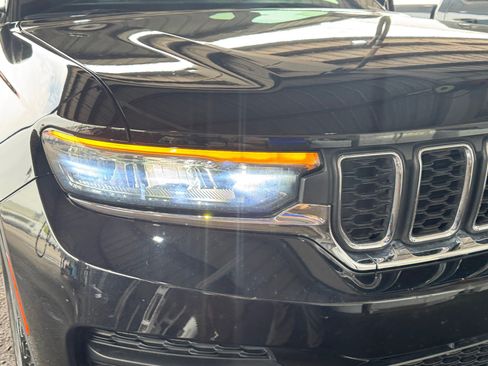 Used 2024 Jeep Grand Cherokee Laredo X RWD image 33