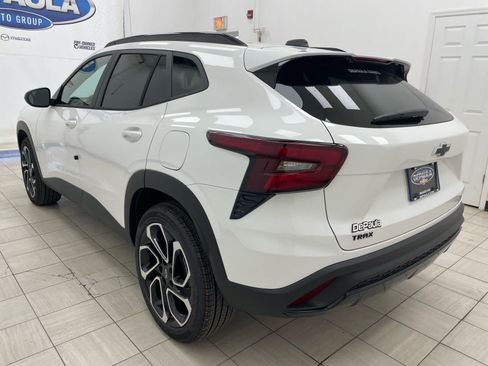New 2026 Chevrolet Trax RS w/ Sunroof Package FWD image 19