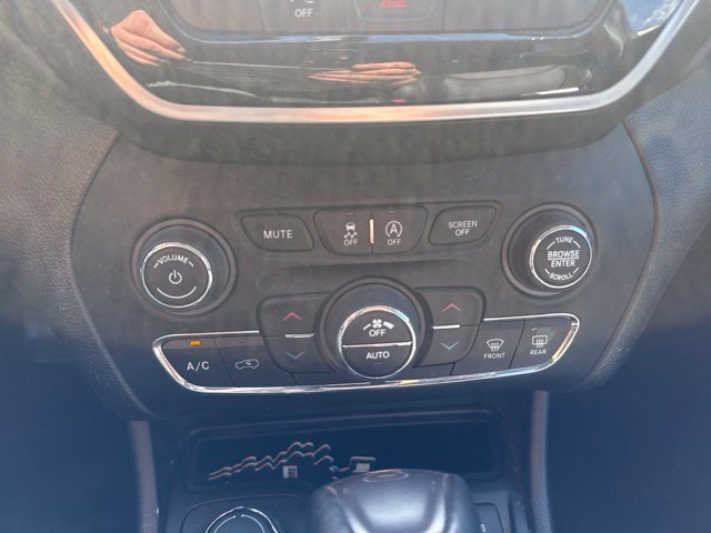 Used 2020 Jeep Cherokee Limited AWD/4WD image 15
