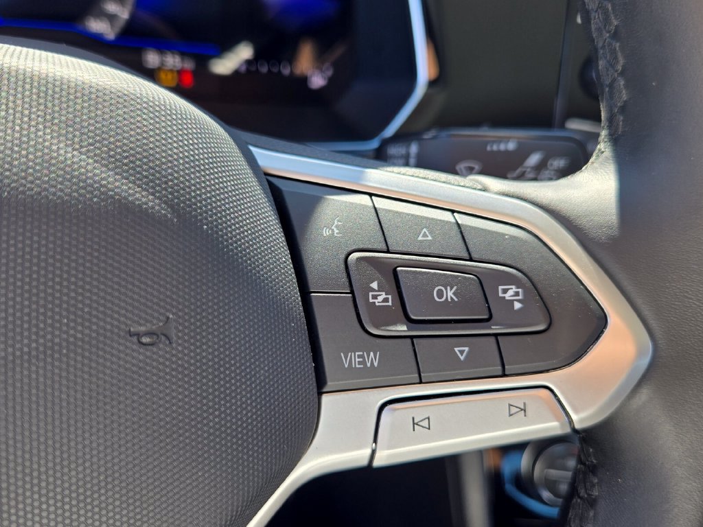 Certified 2023 Volkswagen Jetta SE w/ Panoramic Sunroof Package FWD image 25