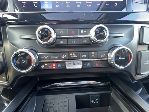 New 2026 Ford F250 Lariat w/ Black Appearance Package image 21