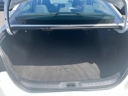 Used 2025 Nissan Altima 2.5 SV FWD image 31