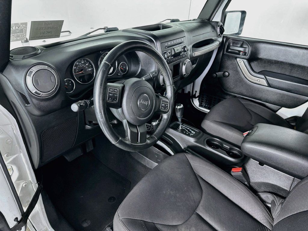Used 2015 Jeep Wrangler Sport w/ Connectivity Group AWD/4WD image 28