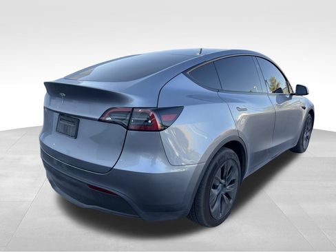 Used 2025 Tesla Model Y Long Range RWD image 5