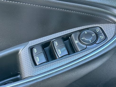 Used 2019 Chevrolet Malibu Hybrid w/ Leather Package image 11