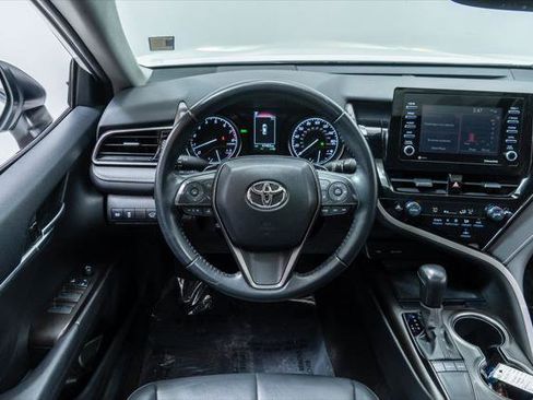 Used 2022 Toyota Camry SE w/ Convenience Package FWD image 14