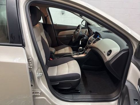Used 2014 Chevrolet Cruze LS image 16