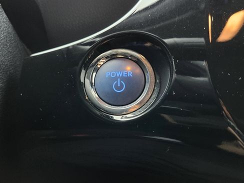 Used 2017 Toyota Prius Four image 9