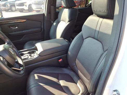 Used 2025 Honda Pilot Black Edition image 19