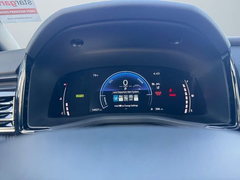 Used 2025 Toyota Camry SE image 12