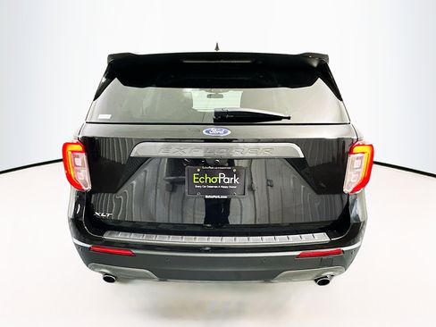 Used 2022 Ford Explorer XLT w/ Equipment Group 202A image 7