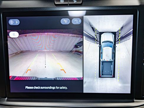 Used 2025 Ford F450 Platinum w/ FX4 Off-Road Package image 18