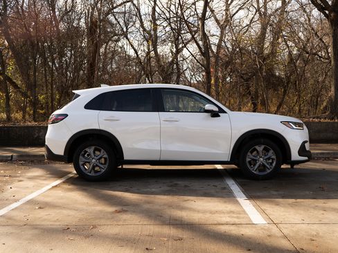 Certified 2026 Honda HR-V LX image 10