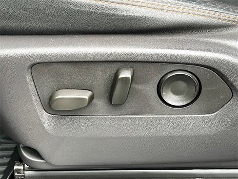 Used 2024 GMC Sierra 2500 AT4 image 11