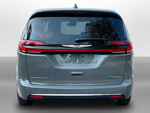 Used 2022 Chrysler Pacifica Touring-L FWD image 4