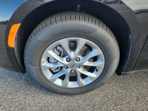 New 2025 Chrysler Pacifica Select image 27