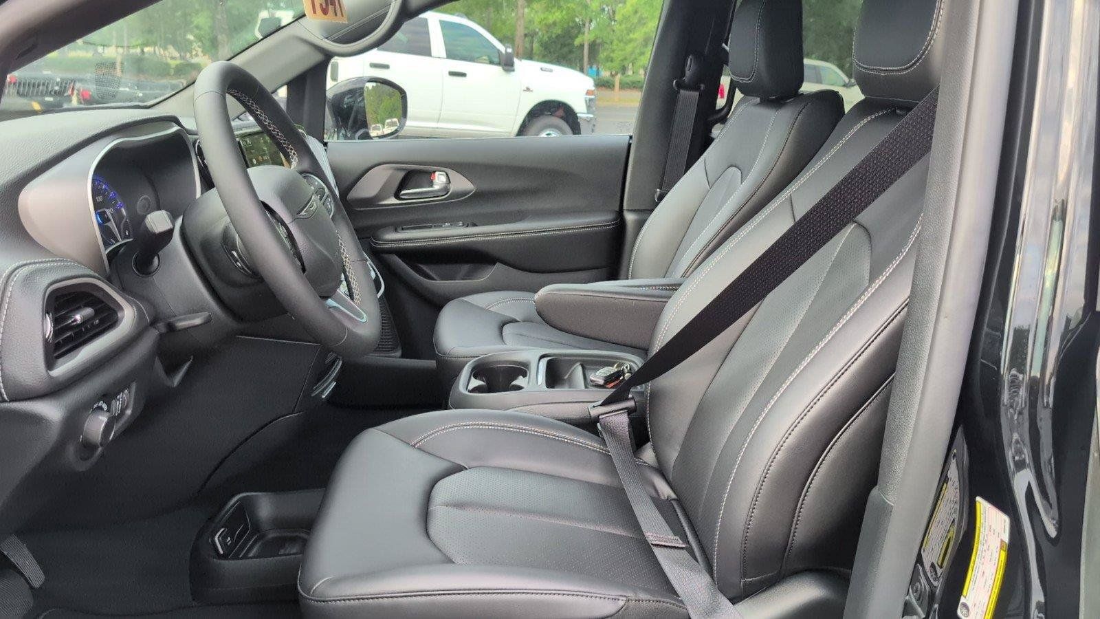 New 2027 Chrysler Pacifica Select FWD image 17