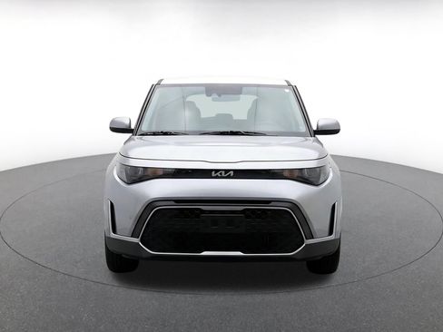 Used 2025 Kia Soul LX w/ LX Technology Package FWD image 2