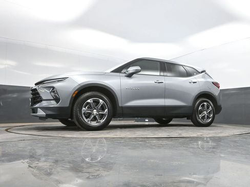 Used 2025 Chevrolet Blazer LT AWD/4WD image 35