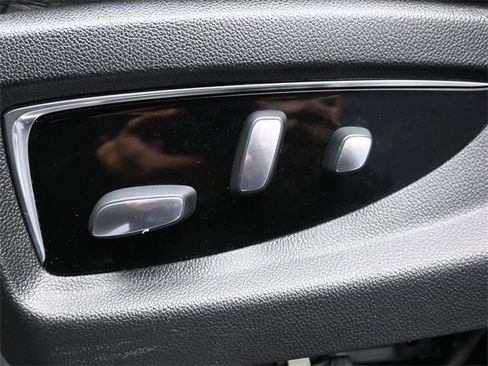 Used 2020 Cadillac Escalade 2WD image 12