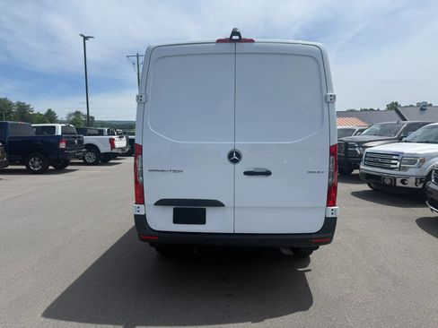 Used 2022 Mercedes-Benz Sprinter 1500 image 5