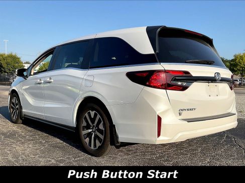 Certified 2025 Honda Odyssey EX-L image 3