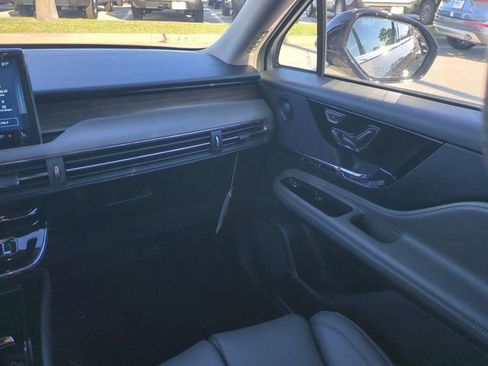 New 2026 Lincoln Corsair Reserve image 17