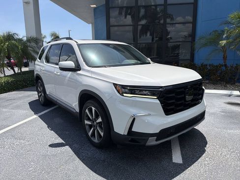 Used 2023 Honda Pilot Elite image 2