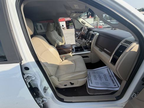 Used 2014 RAM 1500 Laramie w/ Convenience Group AWD/4WD image 16