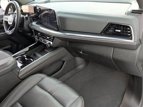 Used 2025 Chevrolet Suburban RST RWD image 22