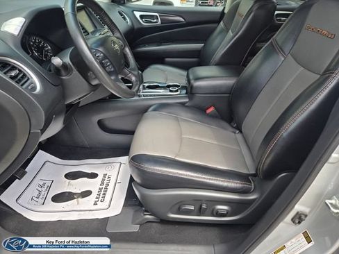 Used 2020 Nissan Pathfinder SL AWD/4WD image 23