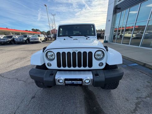 Used 2017 Jeep Wrangler Unlimited Sahara w/ Connectivity Group image 6