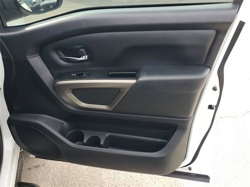 Used 2024 Nissan Titan SV w/ SV Bronze Edition Package image 32