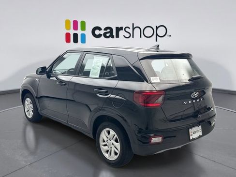 Used 2022 Hyundai Venue SE image 3