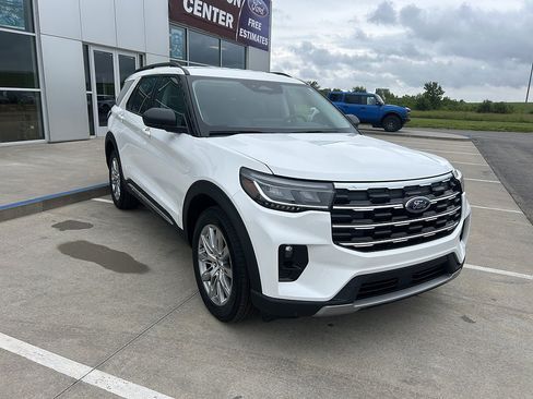 Used 2025 Ford Explorer Active w/ Active Comfort Package AWD/4WD image 7